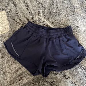 Lululemon hottie hot shorts 2”